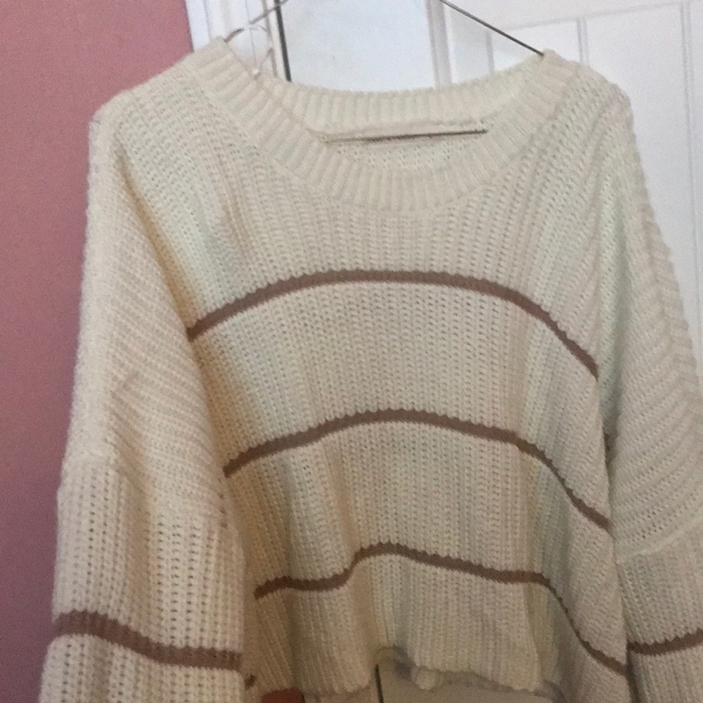 Juniors Large white and brown striped sweater